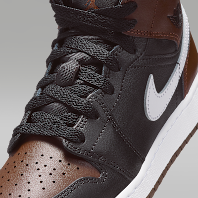 Air Jordan 1 Mid Older Kids' Shoes. Nike RO